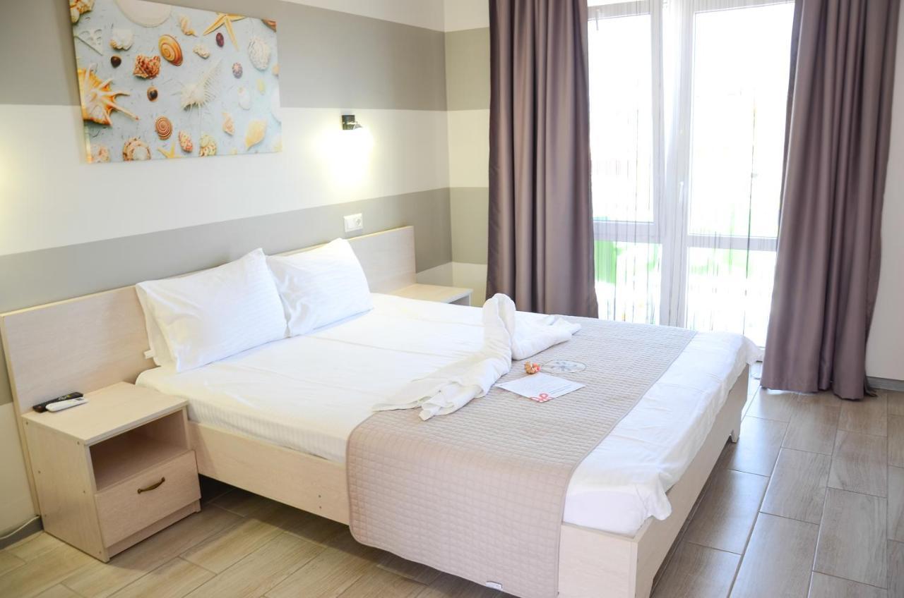 Family Hotel Happy Inn Zatoka Exteriör bild