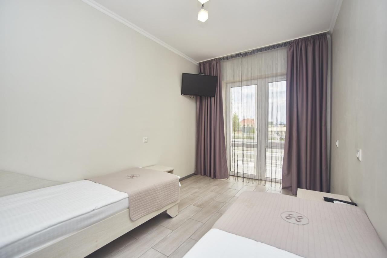 Family Hotel Happy Inn Zatoka Exteriör bild
