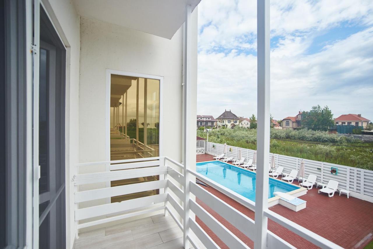 Family Hotel Happy Inn Zatoka Exteriör bild