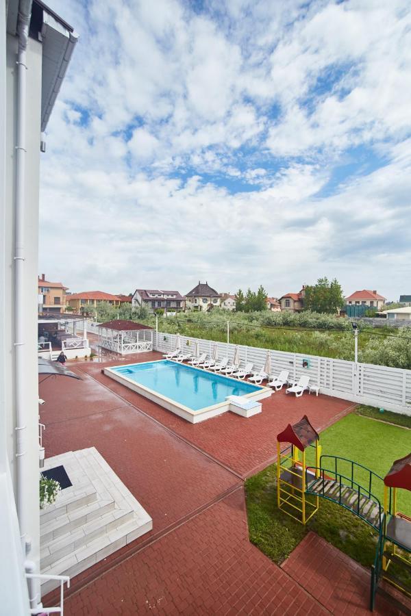 Family Hotel Happy Inn Zatoka Exteriör bild
