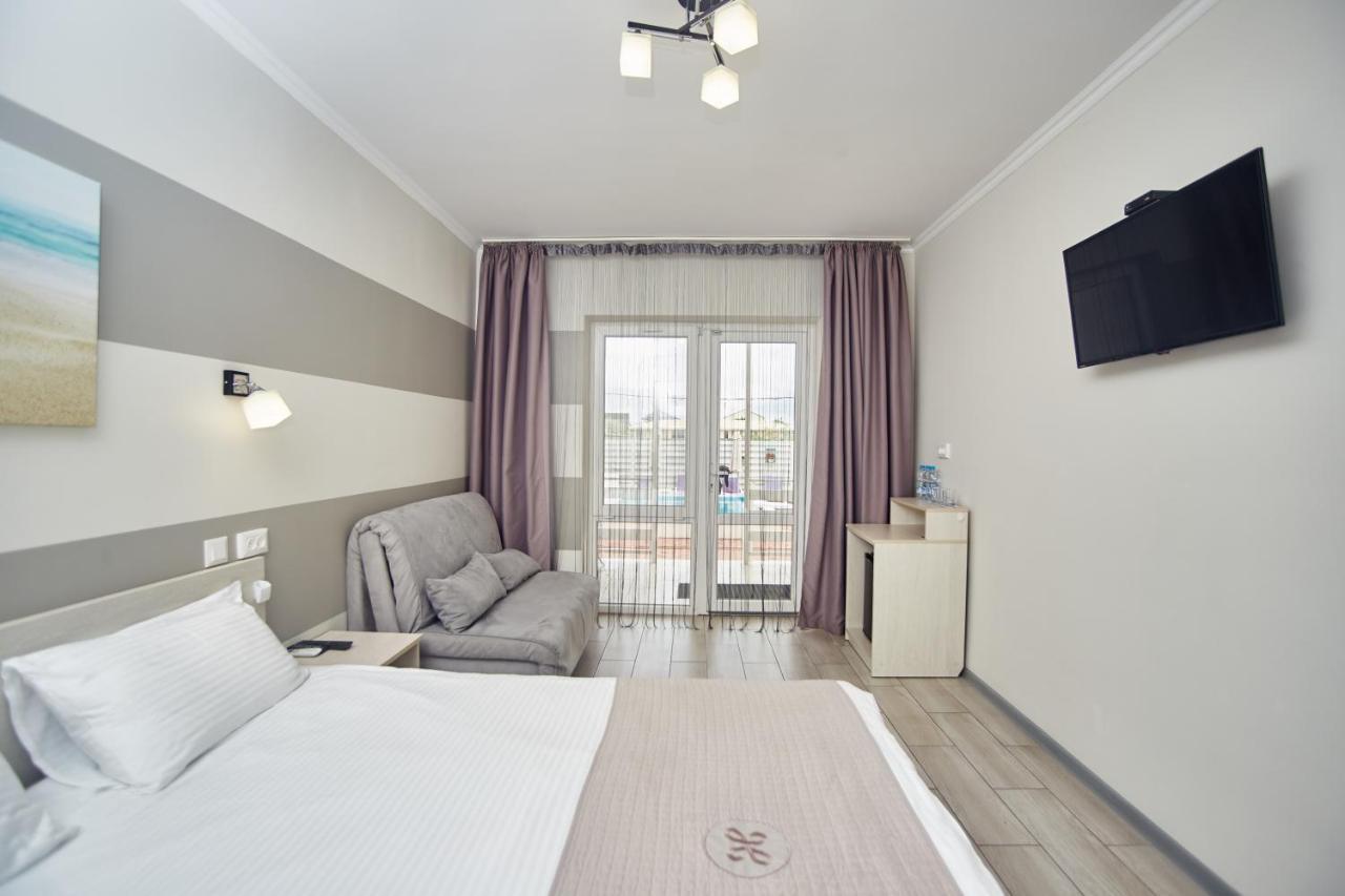 Family Hotel Happy Inn Zatoka Exteriör bild