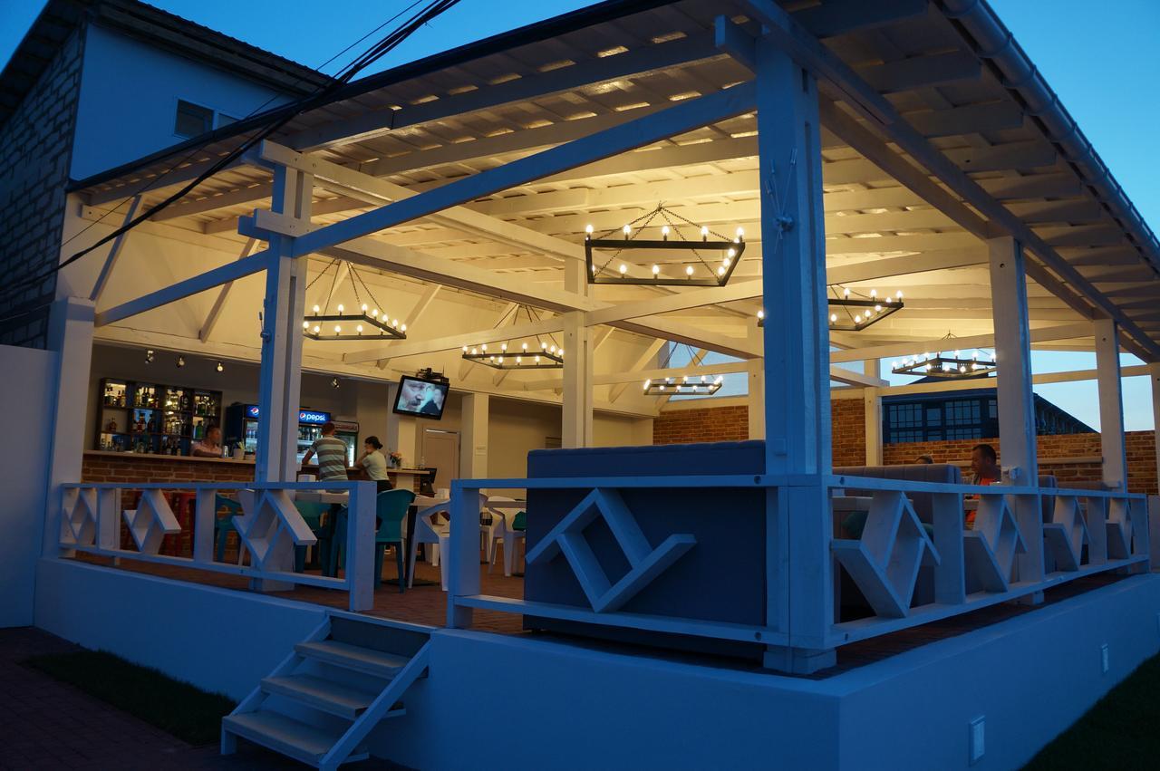 Family Hotel Happy Inn Zatoka Exteriör bild