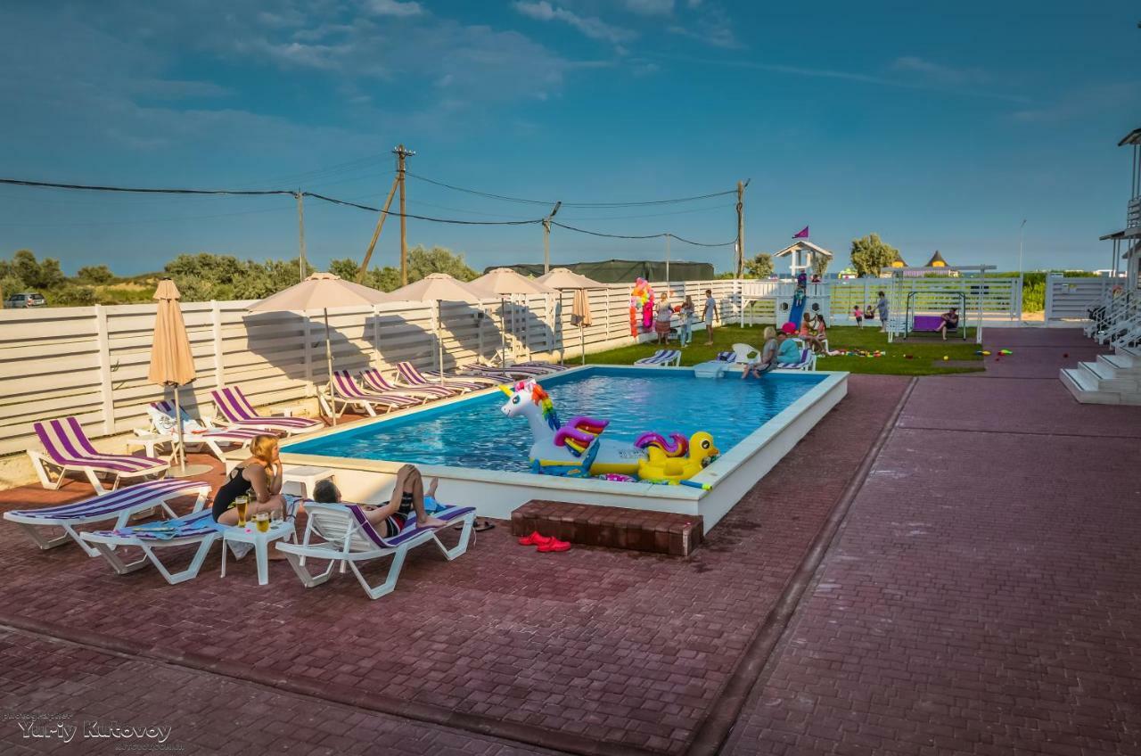 Family Hotel Happy Inn Zatoka Exteriör bild